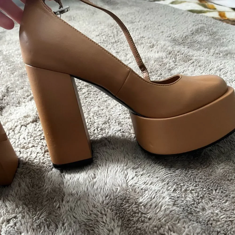 DAMELIO Footwear Rayva Heel Camel size 8.5